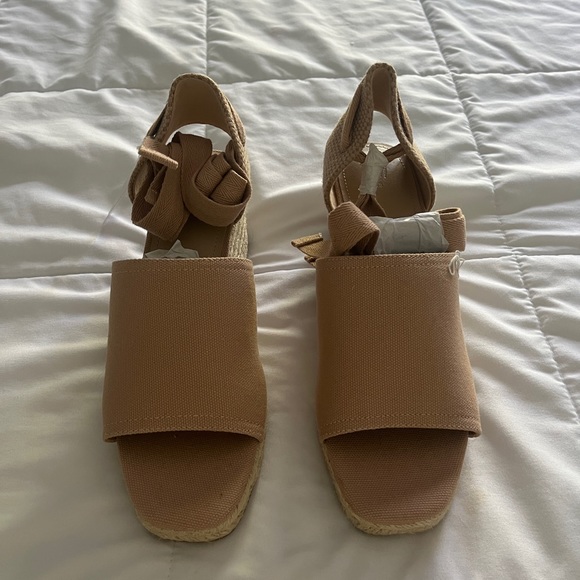 NWT H&M Lace Up Tan Heels - Picture 2 of 6